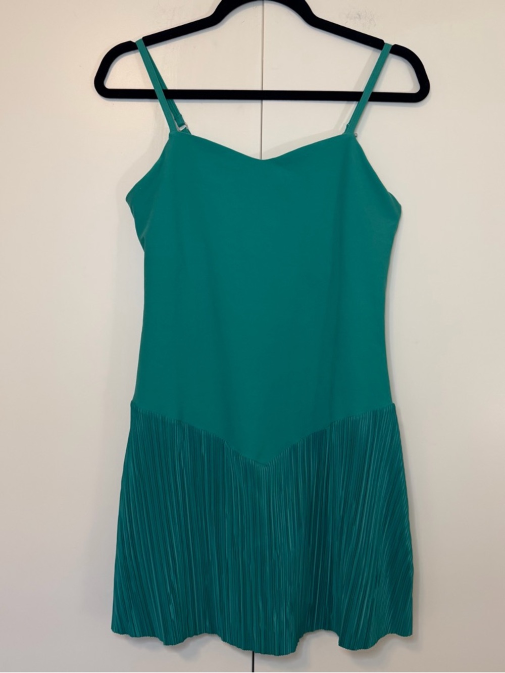 Alo Yoga Spruce Green Pleated Mini Athletic Dress - Picture 2 of 5